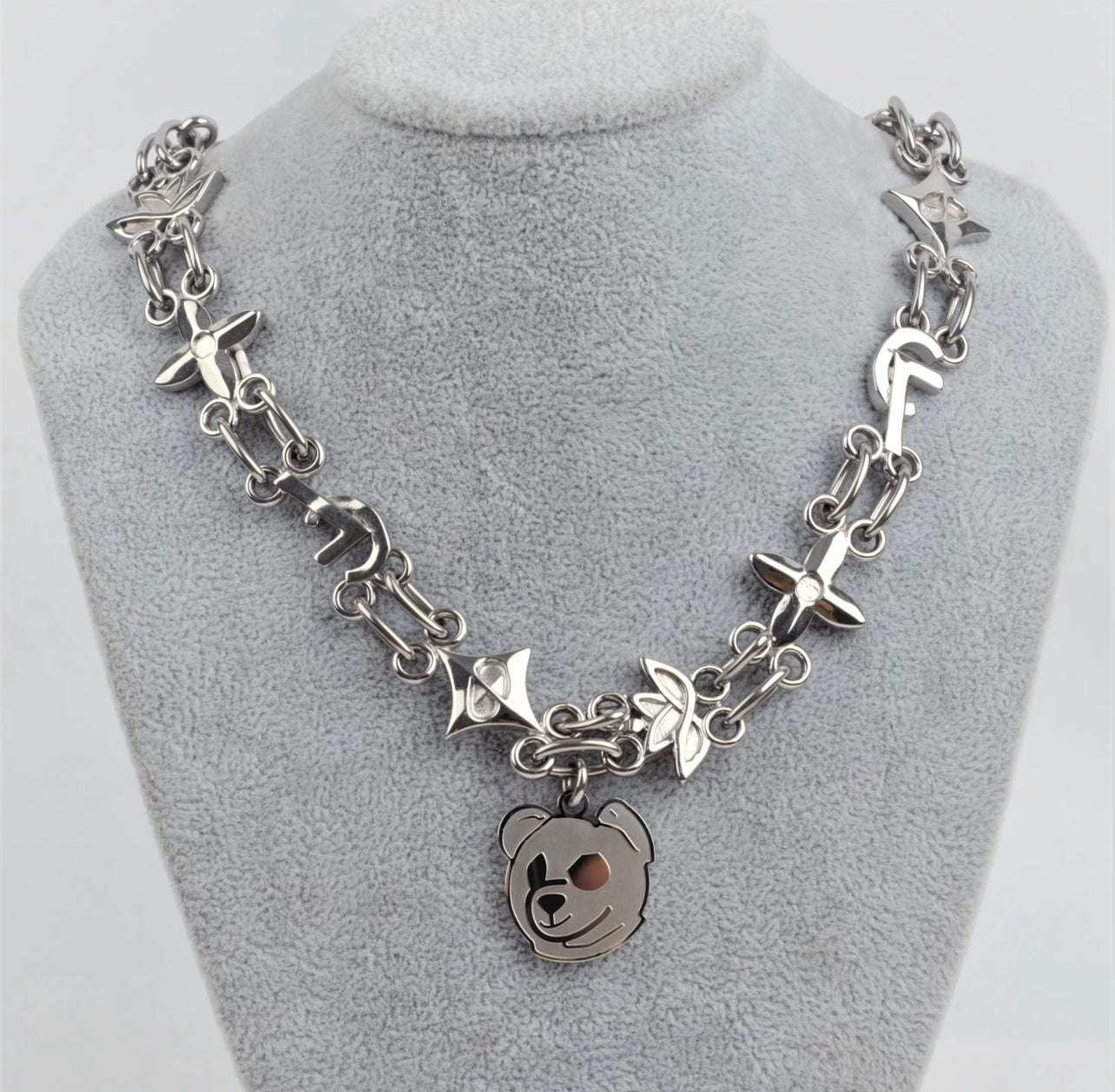 SILVER LEGACY NECKLACE